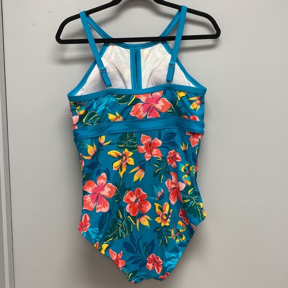 Land’s End Women’s One Piece Bathing Suit - Picture 3 of 8